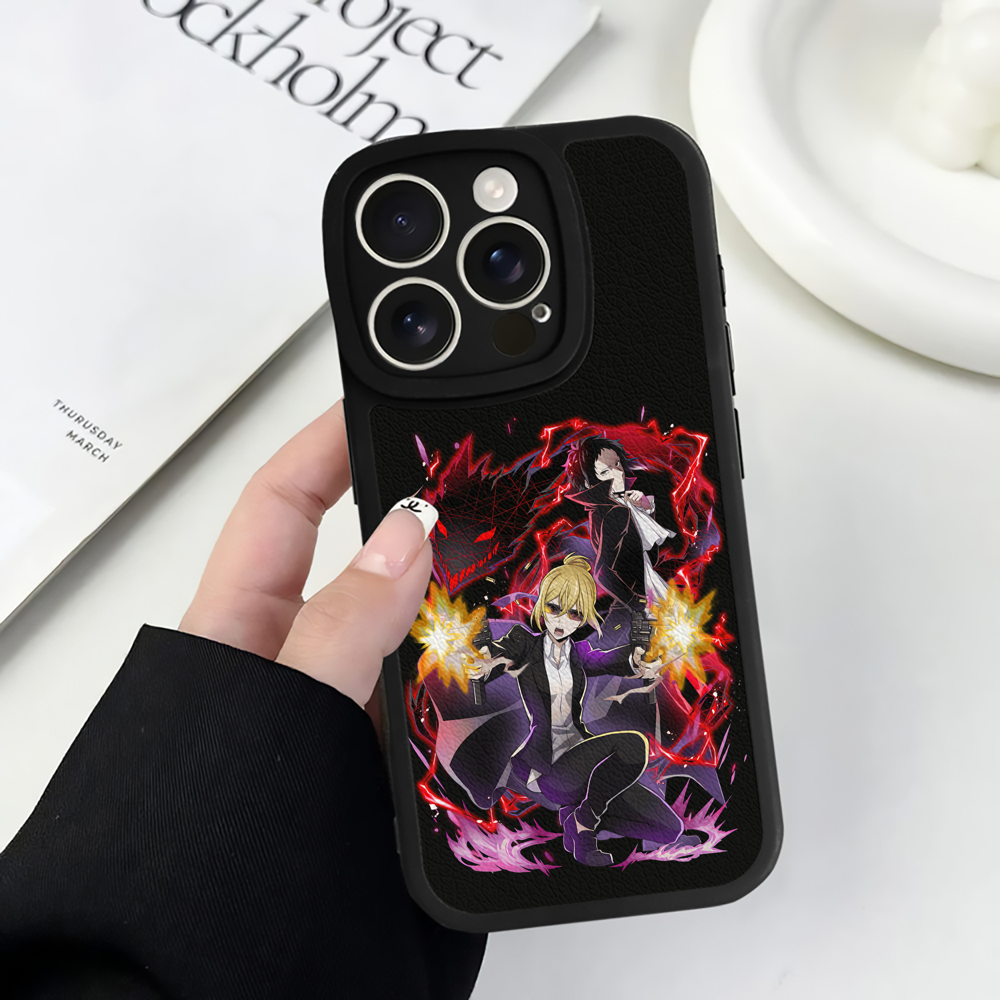 （画像用） 文豪ストレイドッグス Bungo Stray Dogs 【iPhone 16シリーズ対応】シリコンスマホケース（レザー調） 材質：シリコン